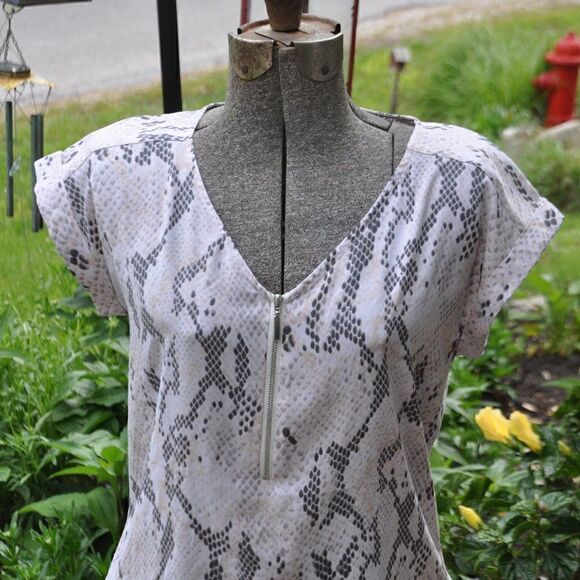 2/$10 Express Soft and Silky Top - See Measurements - Picture 2 of 4